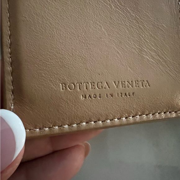 Bottega Veneta Intrecciato Tri-Fold Wallet - Picture 9 of 10